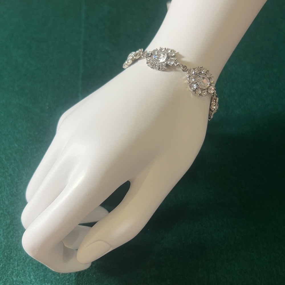 Sample pristine condition- bracelet- rhodium plated +Swarovski Crystal inlay.NWT